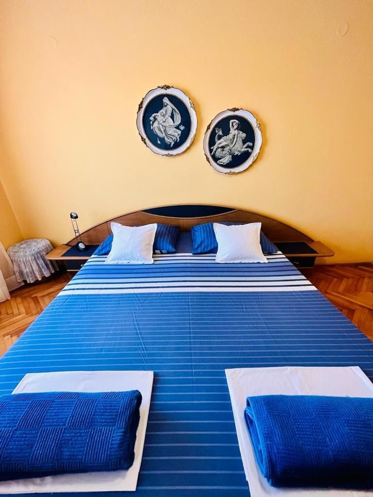 Apartments and rooms with parking space Makarska - 18028 Rum bild
