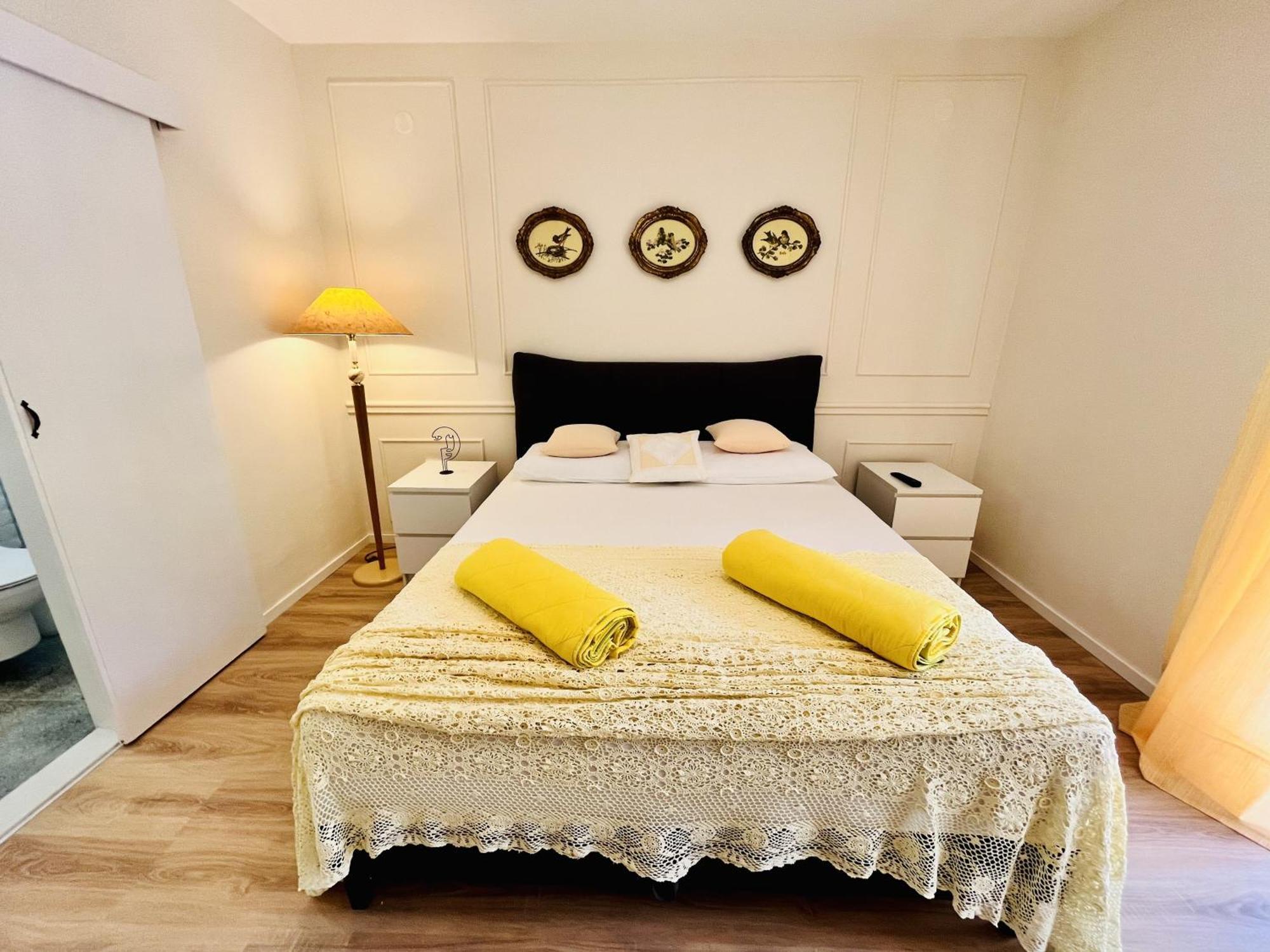 Apartments and rooms with parking space Makarska - 18028 Rum bild